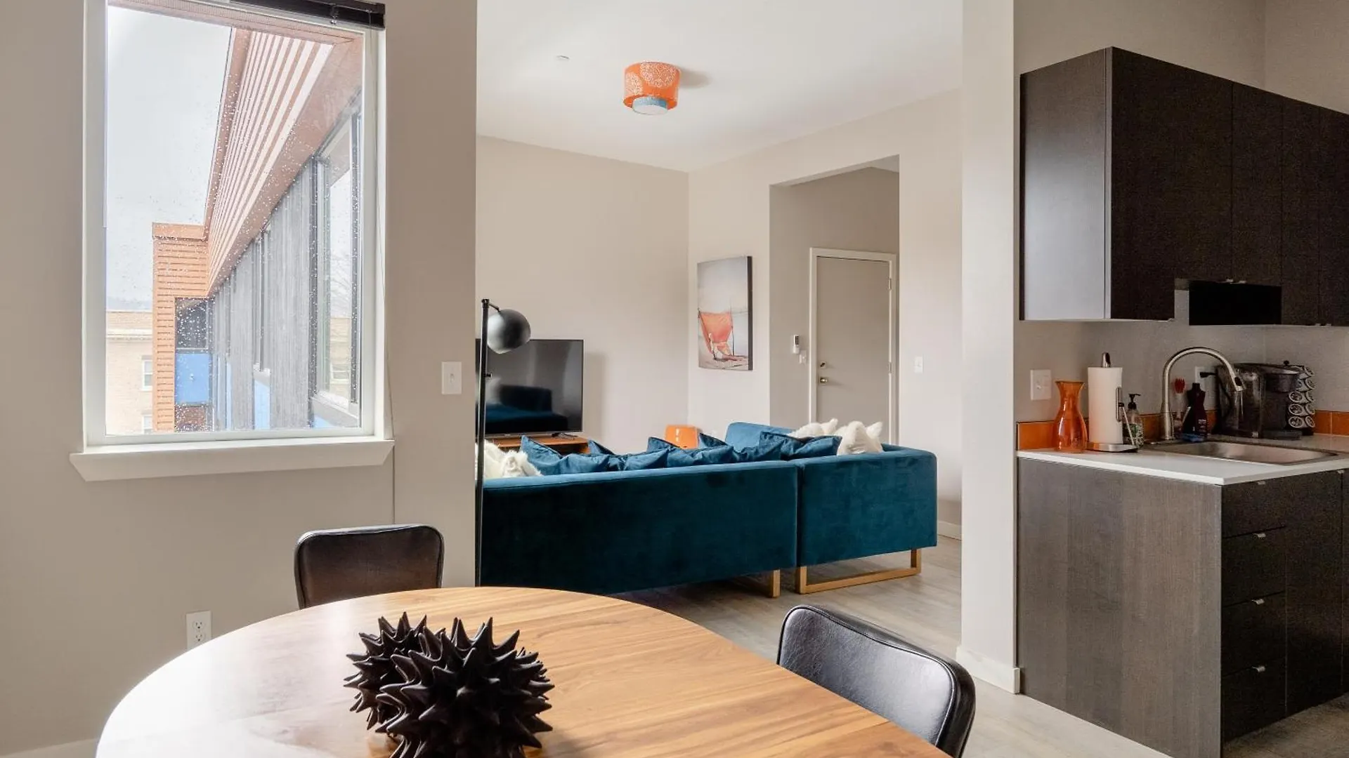 Retro Modern 2-Bedroom With 90 Walkscore Portland 0*,  United States