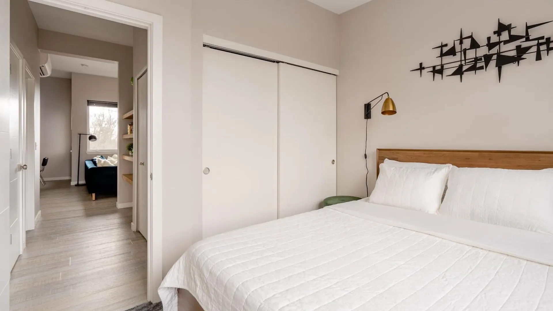 Apartment Retro Modern 2-Bedroom With 90 Walkscore Portland