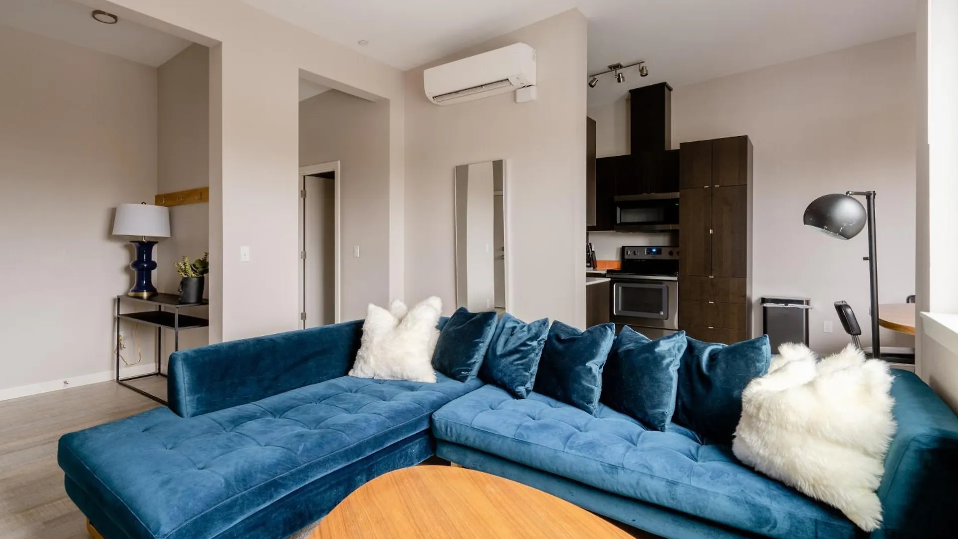 Retro Modern 2-Bedroom With 90 Walkscore Portland Apartment