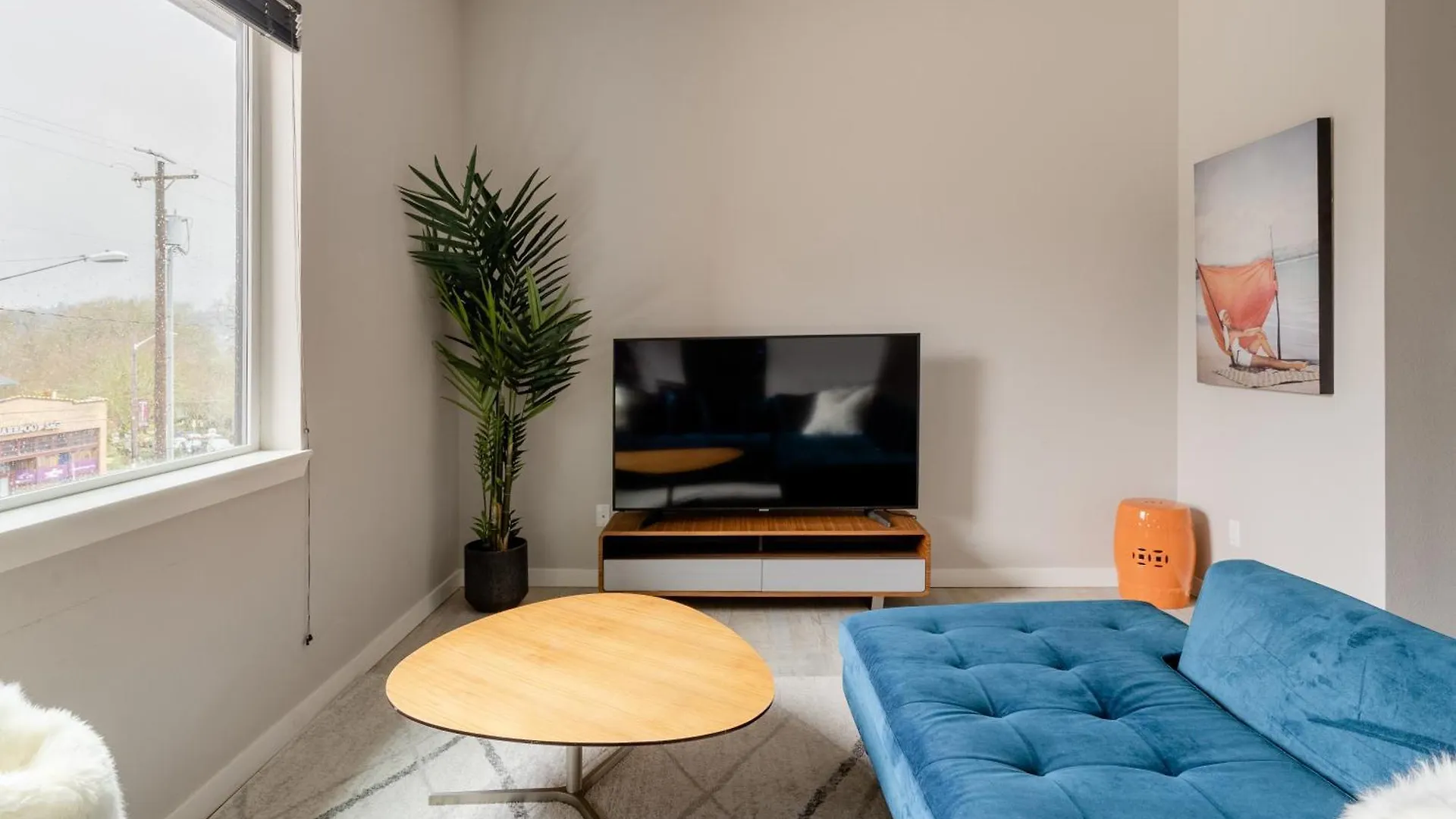 Apartment Retro Modern 2-Bedroom With 90 Walkscore Portland