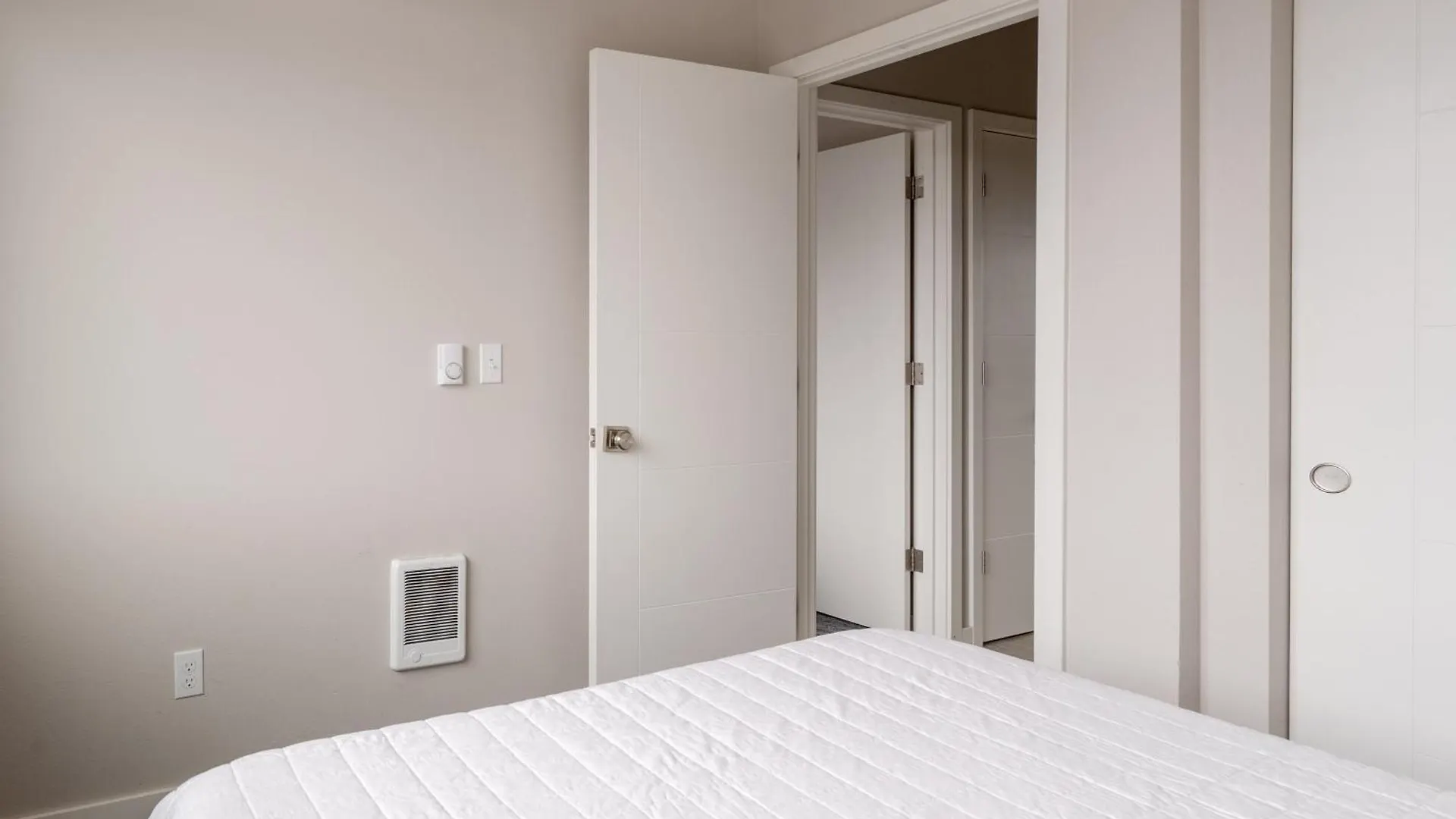 Retro Modern 2-Bedroom With 90 Walkscore Portland 0*,