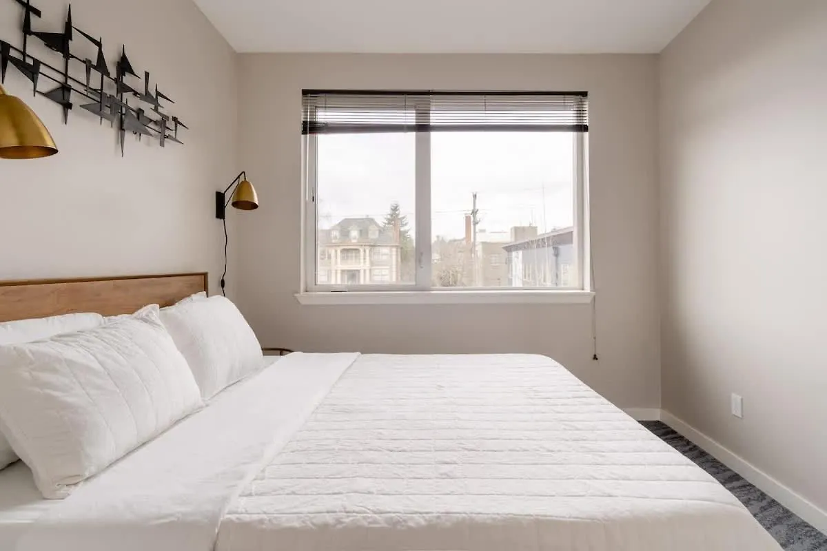 Apartment Retro Modern 2-Bedroom With 90 Walkscore Portland