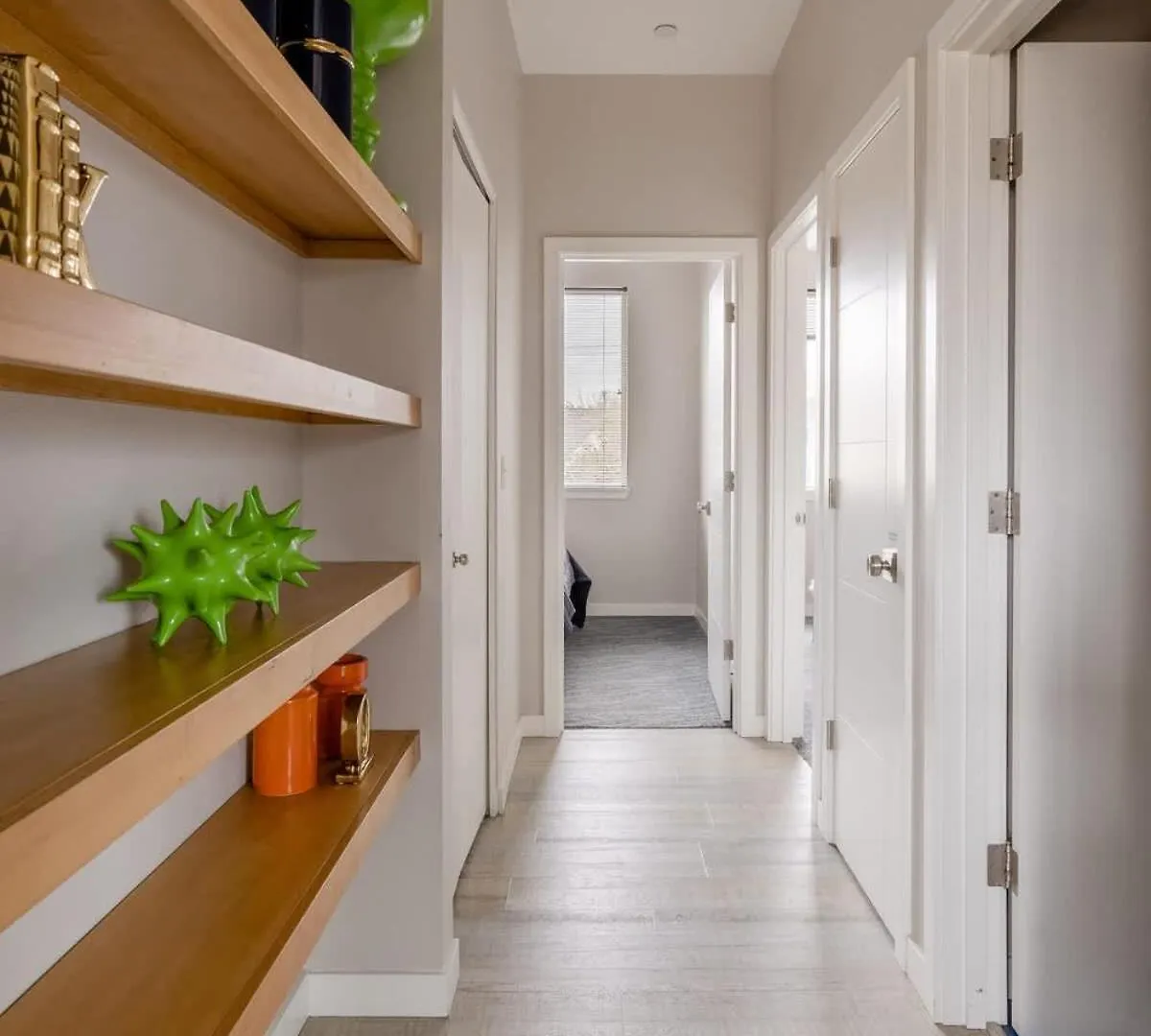 Retro Modern 2-Bedroom With 90 Walkscore Portland Apartment